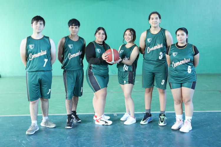 Actividades deportivas y artísticas del Liceo Jan Comenius